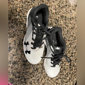 Kids Under Armor unisex cleats size 13k